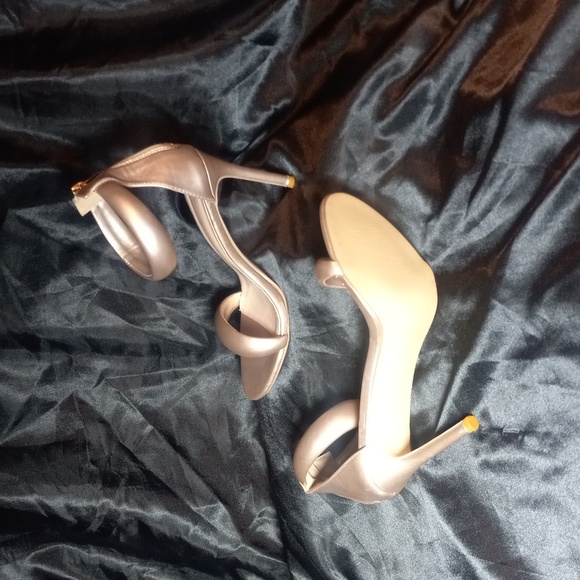 Lovely's Collection 💕 - Picture 3 of 4